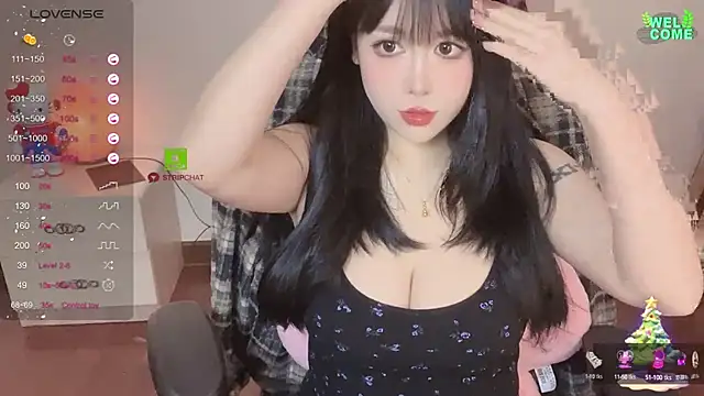 Naixue-520 online show from 02/24/25, 02:15