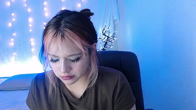 mixie cute online show from 12/03/24, 10:56