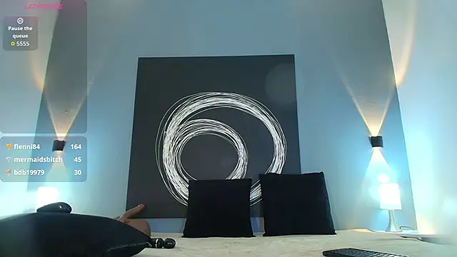 Snapshot of IssyRosse chatting on 12/14/25, 08:09 IssyRosse online show from 12/14/25, 08:09