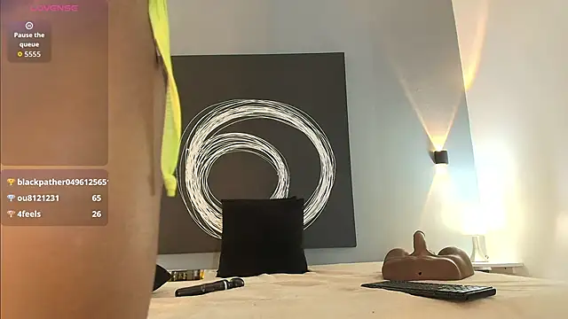 Snapshot of IssyRosse chatting on 10/26/25, 12:00 IssyRosse online show from 10/26/25, 12:00