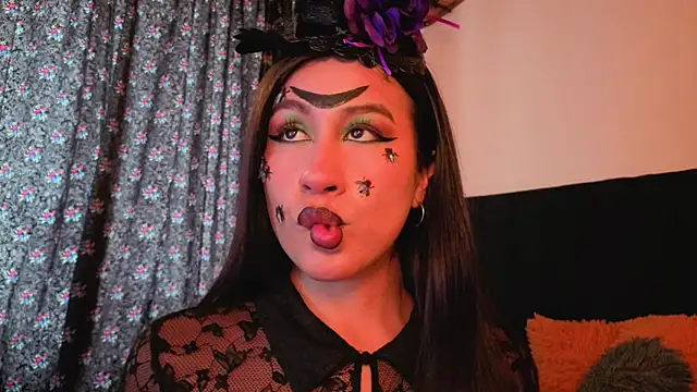 EmiGomez  online show from 10/25/25, 08:09