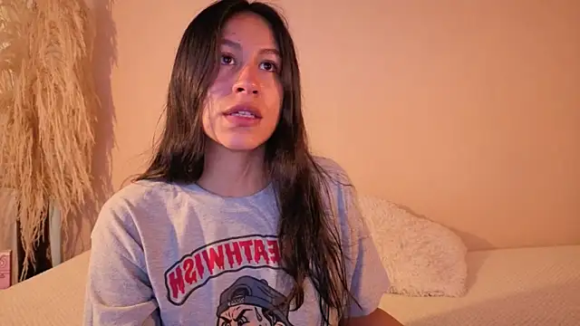 EmiGomez  online show from 12/01/25, 11:44