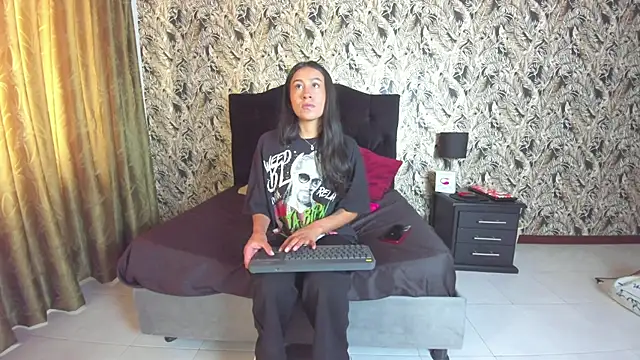 EmiGomez  online show from 12/05/25, 12:59