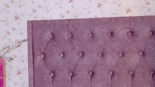 AvrillThomas online show from 12/17/25, 06:46