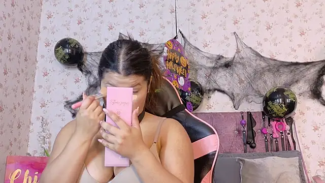 AvrillThomas online show from 10/22/25, 03:11