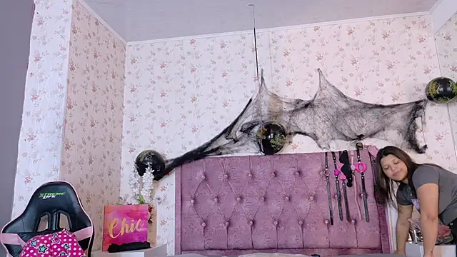 AvrillThomas online show from 10/27/25, 03:24