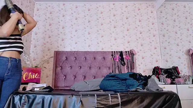 AvrillThomas online show from 11/17/25, 04:00