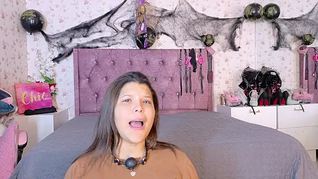 AvrillThomas online show from 10/24/25, 03:55