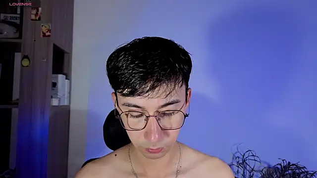 Snapshot of cameron_cum chatting on 11/04/25, 11:03 cameron cum online show from 11/04/25, 11:03