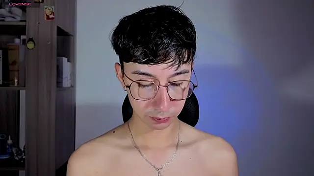 Snapshot of cameron_cum chatting on 10/29/25, 11:09 cameron cum online show from 10/29/25, 11:09