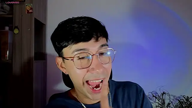 Snapshot of cameron_cum chatting on 10/25/25, 12:17 cameron cum online show from 10/25/25, 12:17