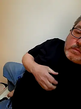 Snapshot of bluangelo chatting on 01/15/25, 02:35 bluangelo online show from 01/15/25, 02:35