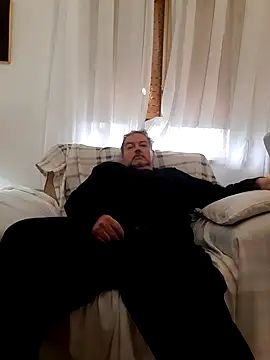 Snapshot of bluangelo chatting on 03/07/25, 10:46 bluangelo online show from 03/07/25, 10:46