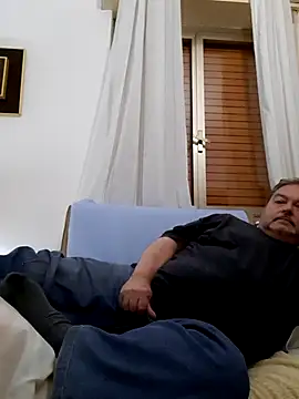 Snapshot of bluangelo chatting on 03/14/25, 09:00 bluangelo online show from 03/14/25, 09:00