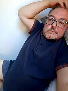 Snapshot of bluangelo chatting on 11/14/25, 01:59 bluangelo online show from 11/14/25, 01:59