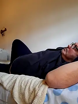 Snapshot of bluangelo chatting on 03/19/25, 01:29 bluangelo online show from 03/19/25, 01:29