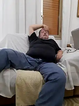 Snapshot of bluangelo chatting on 03/03/25, 06:13 bluangelo online show from 03/03/25, 06:13