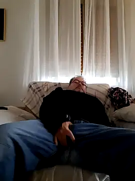 Snapshot of bluangelo chatting on 03/11/25, 07:57 bluangelo online show from 03/11/25, 07:57