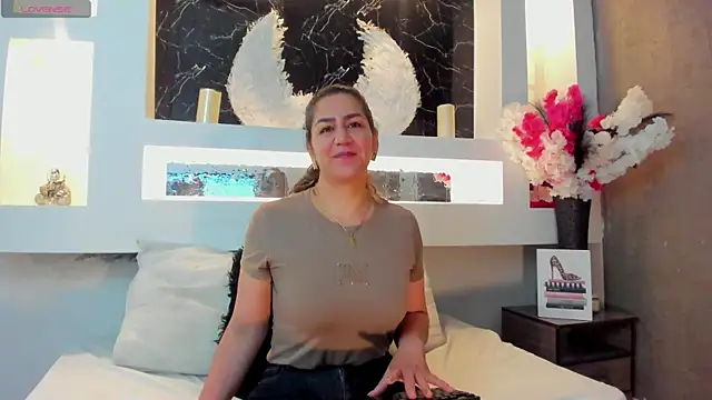Snapshot of Cinthya_mjs chatting on 10/11/25, 12:06 Cinthya mjs online show from 10/11/25, 12:06