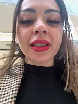 Snapshot of carol_amorim chatting on 06/12/26, 03:43 carol amorim online show from 06/12/26, 03:43
