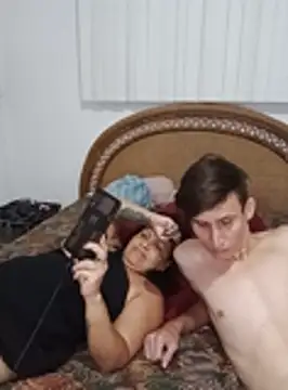 Snapshot of Milfvalesk chatting on 10/18/25, 03:41 Milfvalesk online show from 10/18/25, 03:41