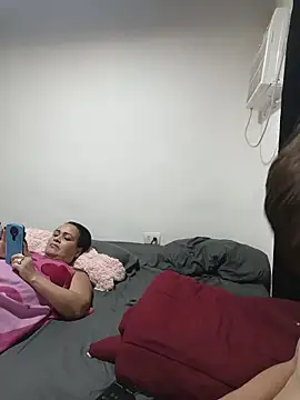 Snapshot of Milfvalesk chatting on 05/04/26, 10:29 Milfvalesk online show from 05/04/26, 10:29