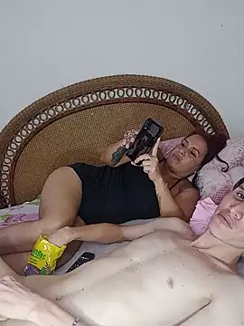 Snapshot of Milfvalesk chatting on 02/15/25, 06:12 Milfvalesk online show from 02/15/25, 06:12