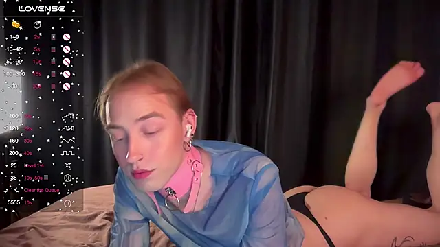 Snapshot of Avril_Pearly_ chatting on 10/07/25, 12:06 Avril Pearly online show from 10/07/25, 12:06