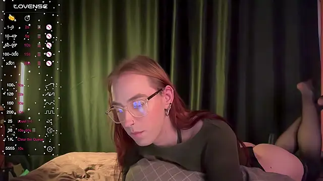 Snapshot of Avril_Pearly_ chatting on 09/25/25, 02:56 Avril Pearly online show from 09/25/25, 02:56