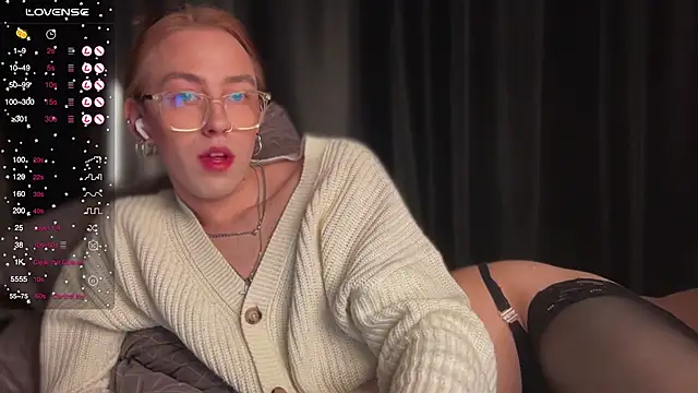 Snapshot of Avril_Pearly_ chatting on 03/13/25, 08:43 Avril Pearly online show from 03/13/25, 08:43