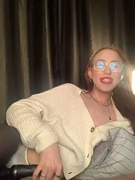 Snapshot of Avril_Pearly_ chatting on 02/18/25, 09:31 Avril Pearly online show from 02/18/25, 09:31