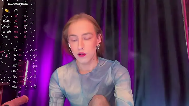 Snapshot of Avril_Pearly_ chatting on 12/15/25, 12:00 Avril Pearly online show from 12/15/25, 12:00