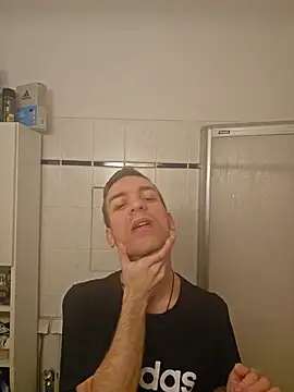 Snapshot of nickdtr chatting on 12/22/25, 11:05 nickdtr online show from 12/22/25, 11:05