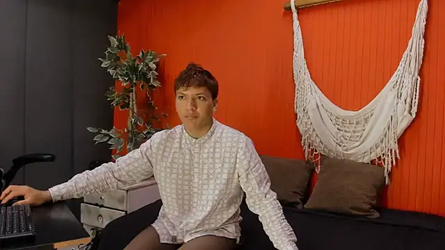 aslyhernandez 7 online show from 04/15/26, 09:48