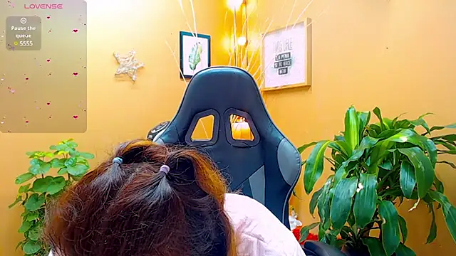 aslyhernandez 7 online show from 03/17/25, 12:04