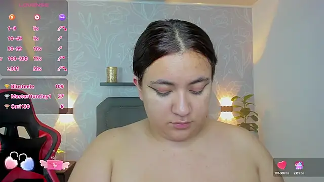 Snapshot of nadine_russo chatting on 01/25/25, 10:28 nadine russo online show from 01/25/25, 10:28