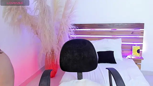 nadine russo online show from 11/07/25, 01:43