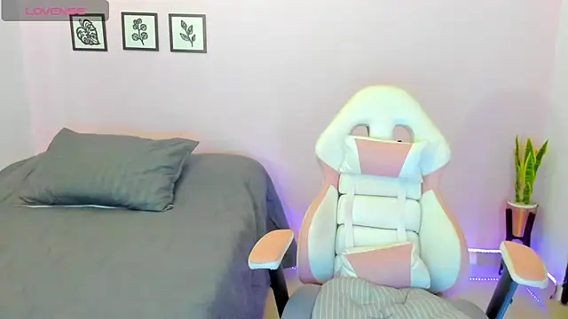 sophie pazz online show from 03/19/26, 10:21