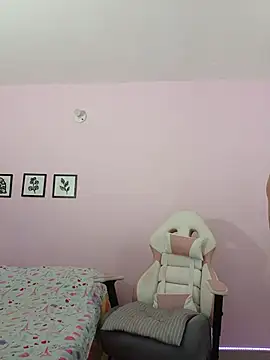 Snapshot of sophie_pazz chatting on 05/21/26, 10:07 sophie pazz online show from 05/21/26, 10:07