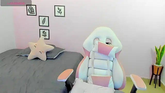 sophie pazz online show from 10/17/25, 10:33