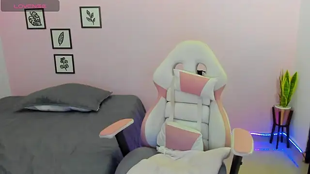 sophie pazz online show from 09/18/25, 10:46