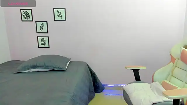 sophie pazz online show from 09/27/25, 10:05