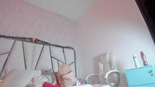 Victoriaa millers online show from 11/24/25, 07:14