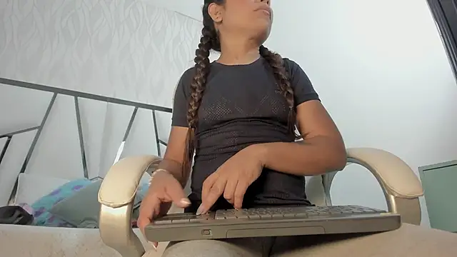 Victoriaa millers online show from 03/13/26, 07:08