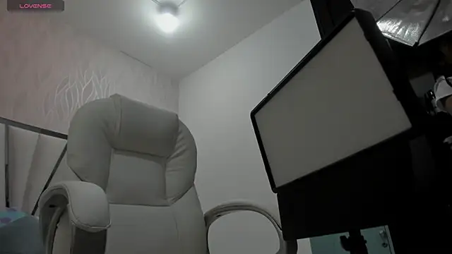 Victoriaa millers online show from 04/10/26, 07:21