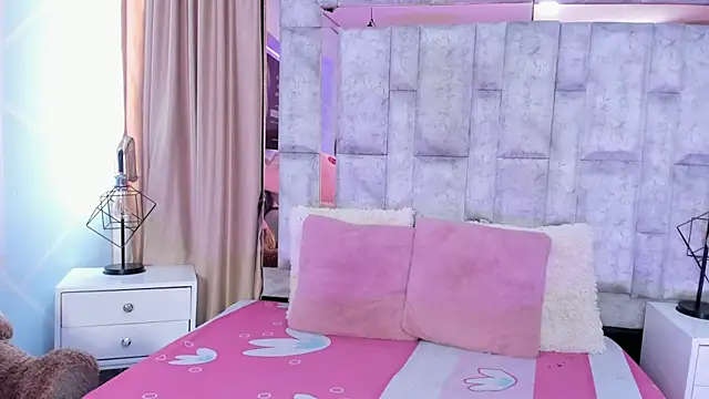 lila noa online show from 10/28/25, 07:35