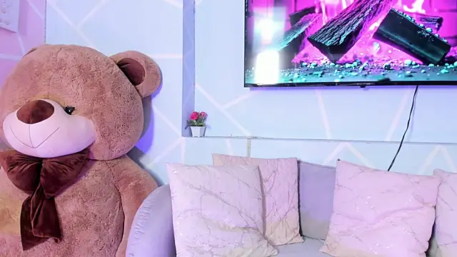 lila noa online show from 11/22/25, 07:46