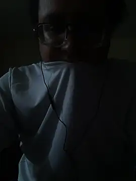 beautiful hands  online show from 11/23/25, 08:13