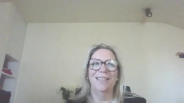 Snapshot of Silkesquirt chatting on 09/19/25, 07:34 Silkesquirt online show from 09/19/25, 07:34