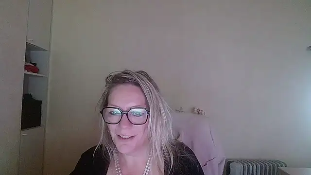 Snapshot of Silkesquirt chatting on 10/13/25, 07:43 Silkesquirt online show from 10/13/25, 07:43